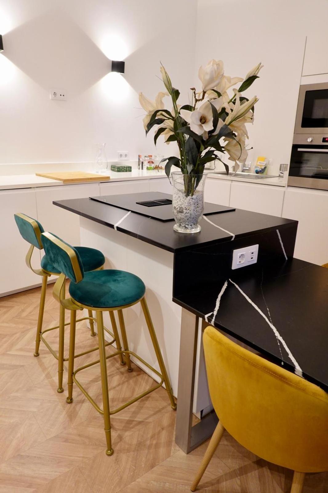 Peral Boutique Apartaments Seville Exterior photo